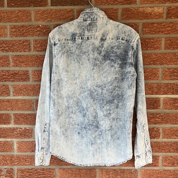 AMERICAN EAGLE Denim Acid Wash Shirt - Picture 4 of 4